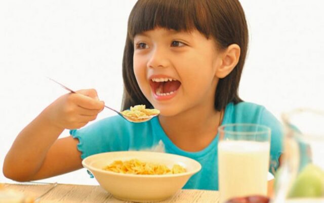 Trẻ uống ngũ cốc có tốt không?