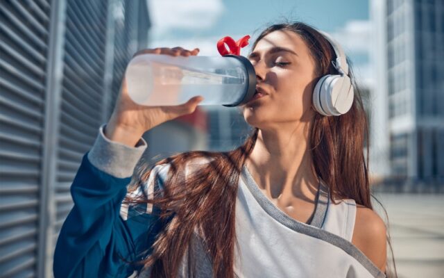 4 thói quen uống nước gây hại cho cơ thể